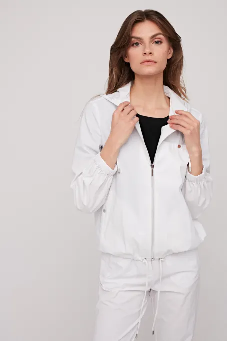 Bílá krátká bunda s kapucí