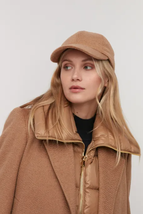 Kšiltovka z velbloudí vlny