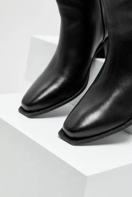 Boty z kůže s čtvercovou špičkou