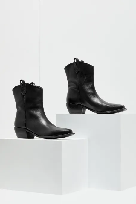 Boty z kůže s čtvercovou špičkou