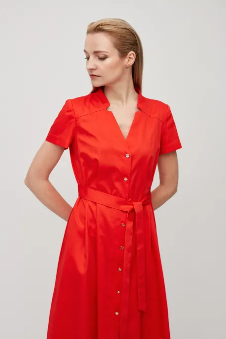 Červené košilové šaty
