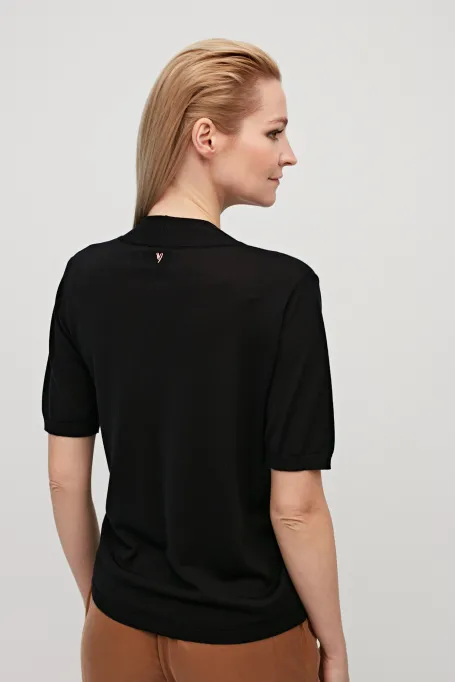 Černá vlněná blůza s výstřihem do V