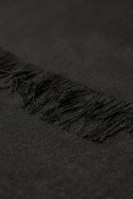 Černý kašmírový šál