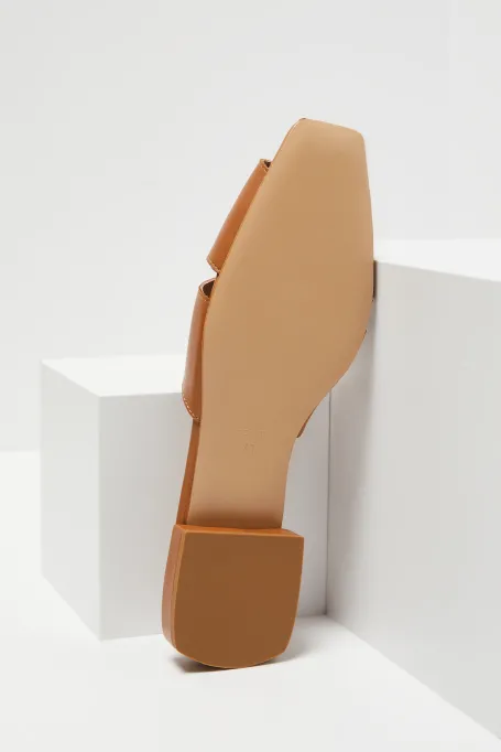 Kožené pletené pantofle