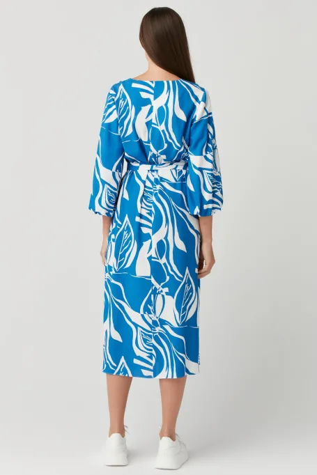 Lehké šaty s květinovým vzorem