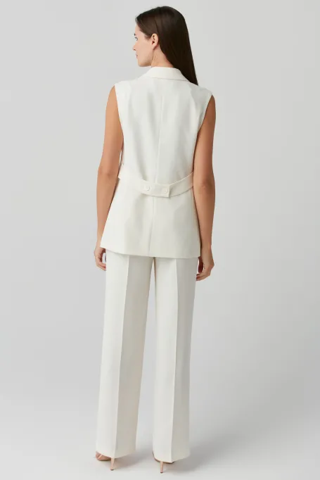 Bílá vesta k obleku