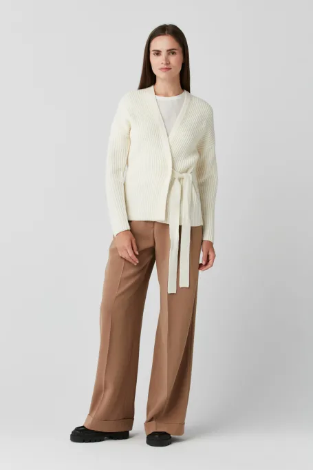 Bílý kardigan z merino vlny