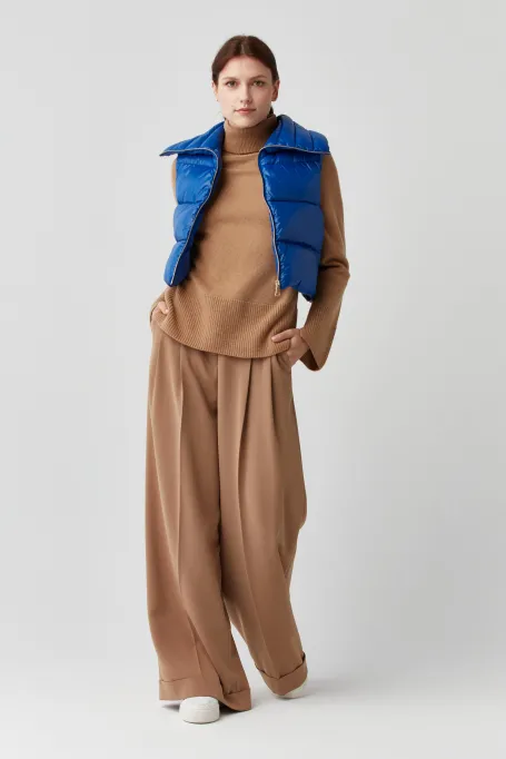 Krátká péřová vesta