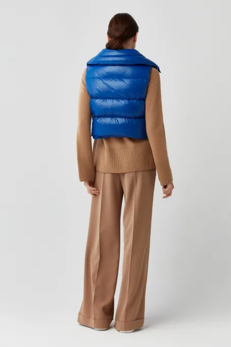 Krátká péřová vesta