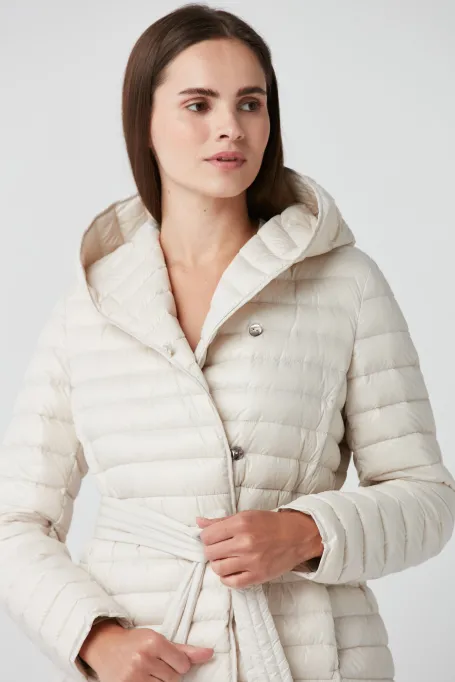 Lehká béžová péřová bunda s kapucí Mila