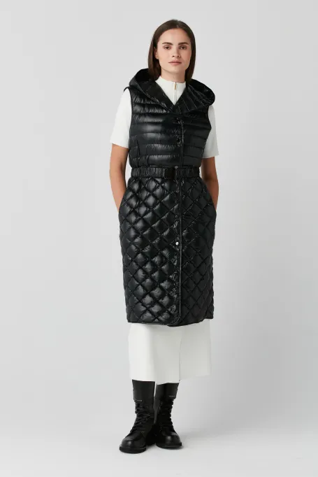 Dlouhá černá vesta s kapucí Emma