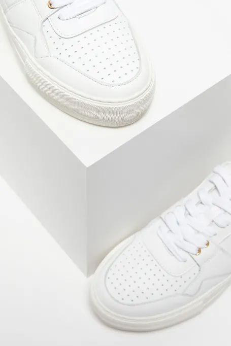 Bílé kožené tenisky