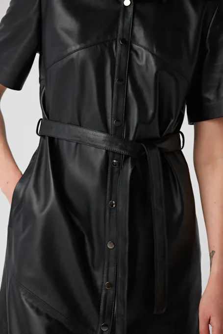 Černé kožené šaty