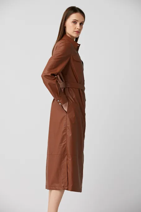 Hnědé košilové šaty s páskem