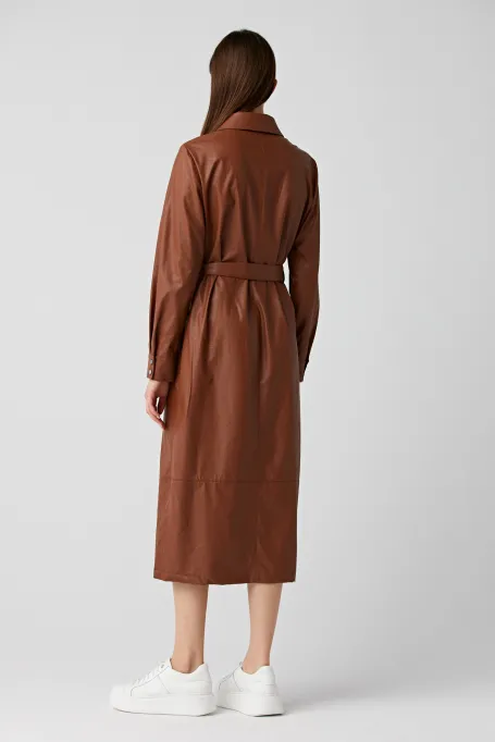 Hnědé košilové šaty s páskem