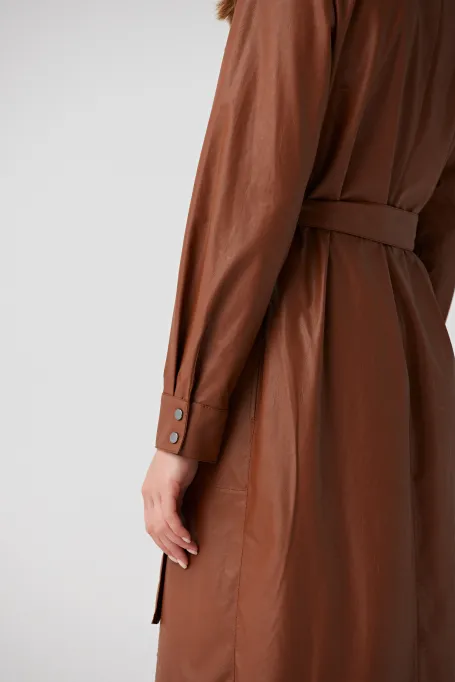 Hnědé košilové šaty s páskem