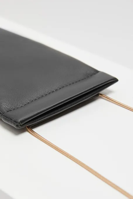 Černé kožené pouzdro na brýle a telefon