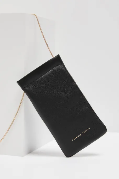 Černé kožené pouzdro na brýle a telefon