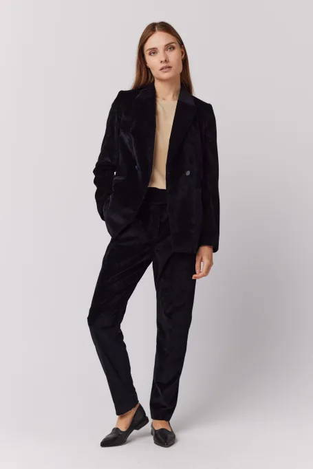 Černé sametové dvouřadé sako