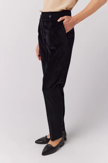 Černé sametové oblekové kalhoty