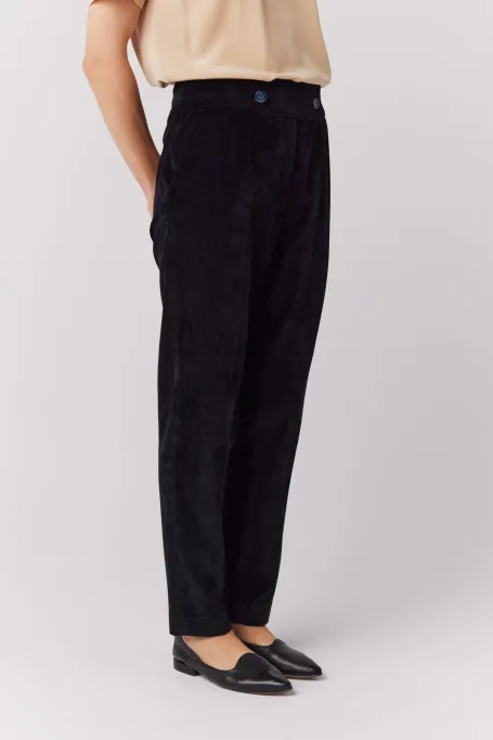 Černé sametové oblekové kalhoty