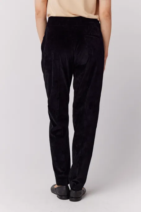 Černé sametové oblekové kalhoty