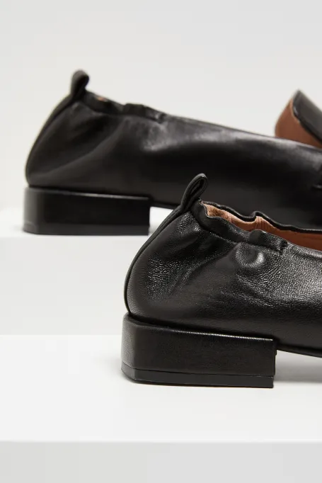 Černé kožené loafers boty