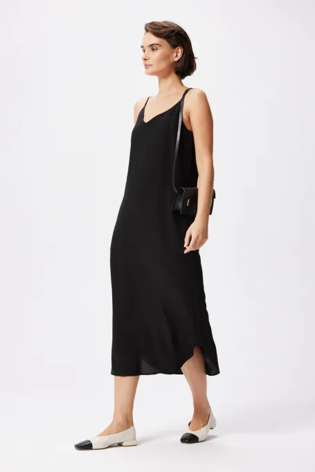 Černé hedvábné šaty