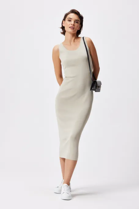 Béžové midi šaty bez rukávů