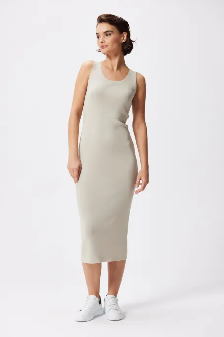 Béžové midi šaty bez rukávů