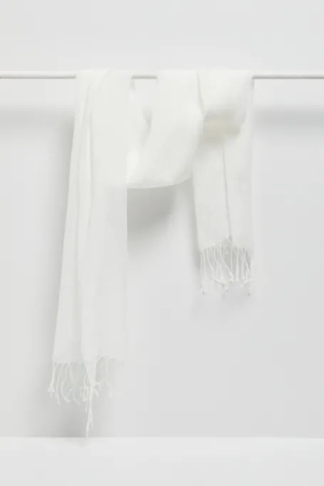 Lněná šála v mléčné bílé