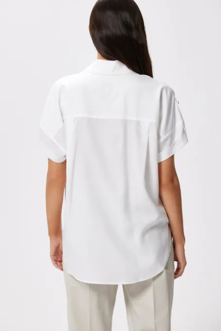 Bílá košile s krátkým rukávem