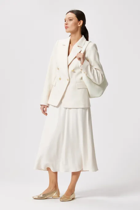 Bílé projmuté sako