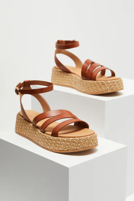 Sandály na platformě