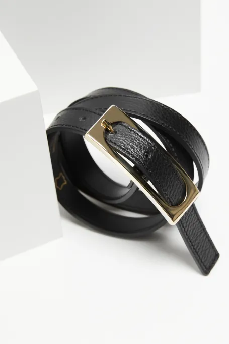 Černý kožený pásek