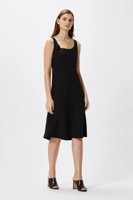 Černé midi šaty na širokých ramínkách