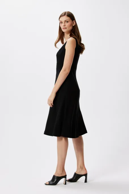 Černé midi šaty na širokých ramínkách