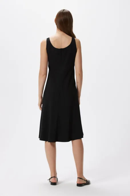 Černé midi šaty na širokých ramínkách