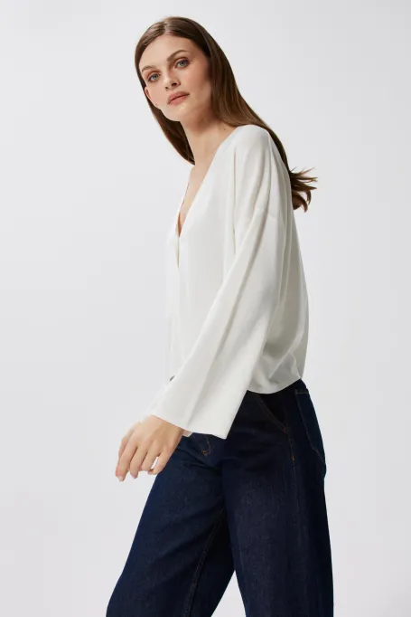 Krátký bílý kardigan s hedvábím