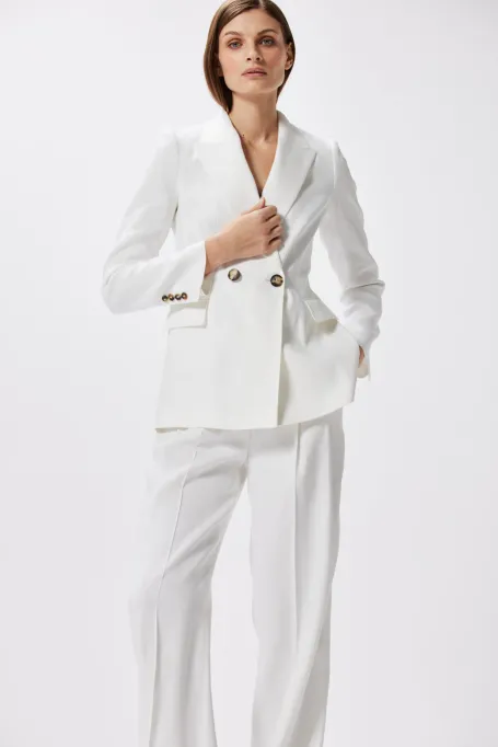 Bílý sak z lnem k obleku