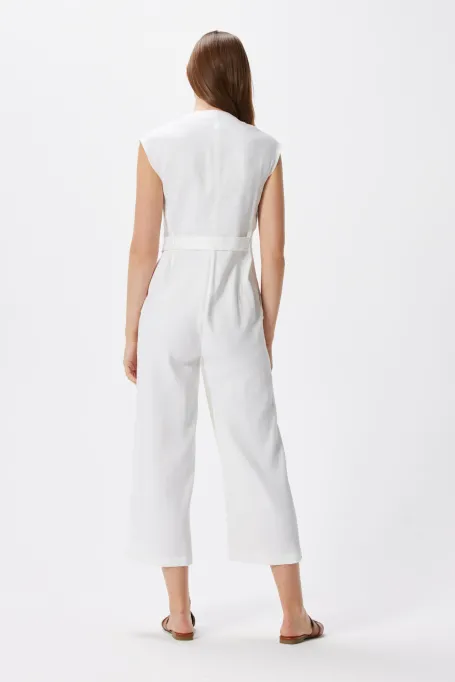 Bílý overal s lnem