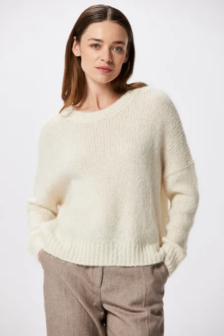 Bílý svetr z mixu suri alpaky a merino vlny