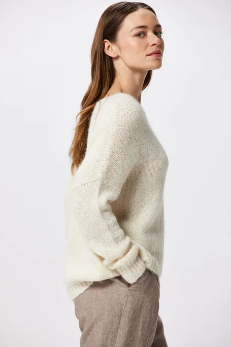 Bílý svetr z mixu suri alpaky a merino vlny