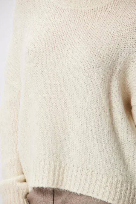 Bílý svetr z mixu suri alpaky a merino vlny