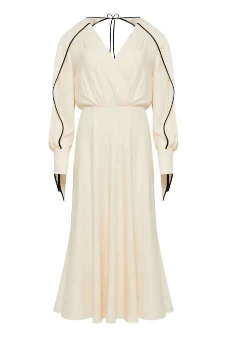 Hedvábné šaty s černým lemováním