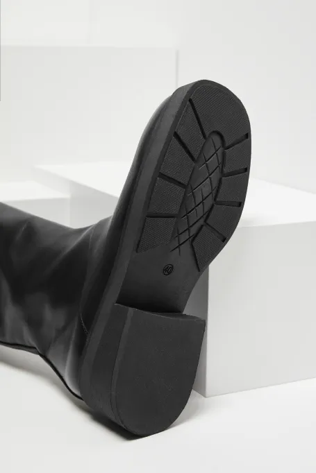 Černé kožené kozačky