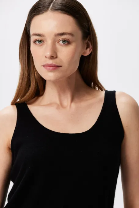 Černý top s kašmírem a merino vlnou