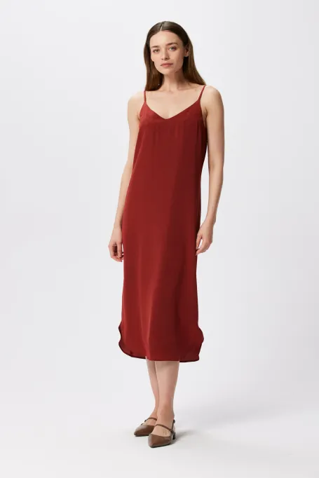 Cihlové hedvábné šaty