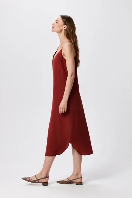 Cihlové hedvábné šaty