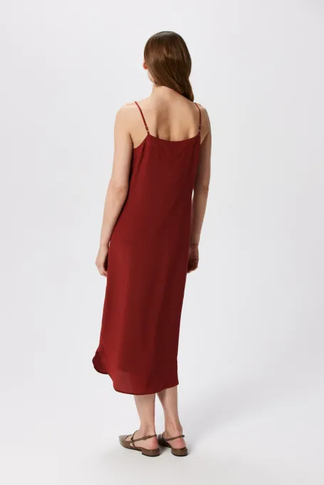 Cihlové hedvábné šaty